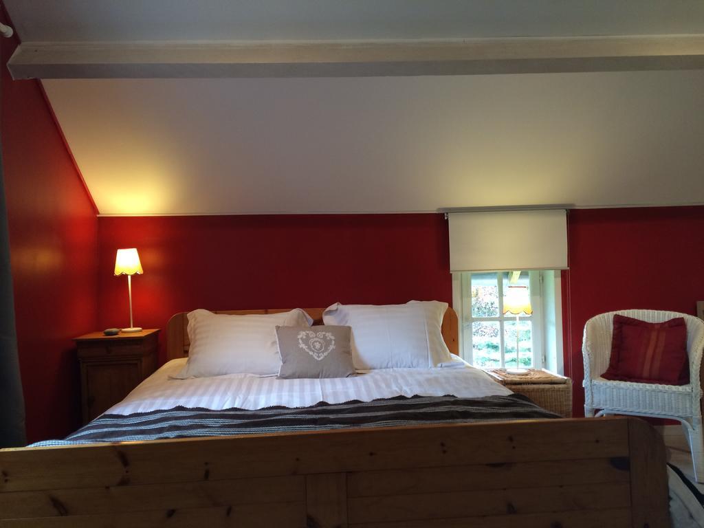 La Maison De L'Etang Manerbe Habitación foto